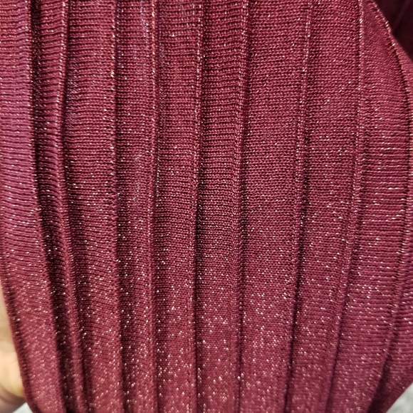 Guess sweater top - Picture 2 of 8